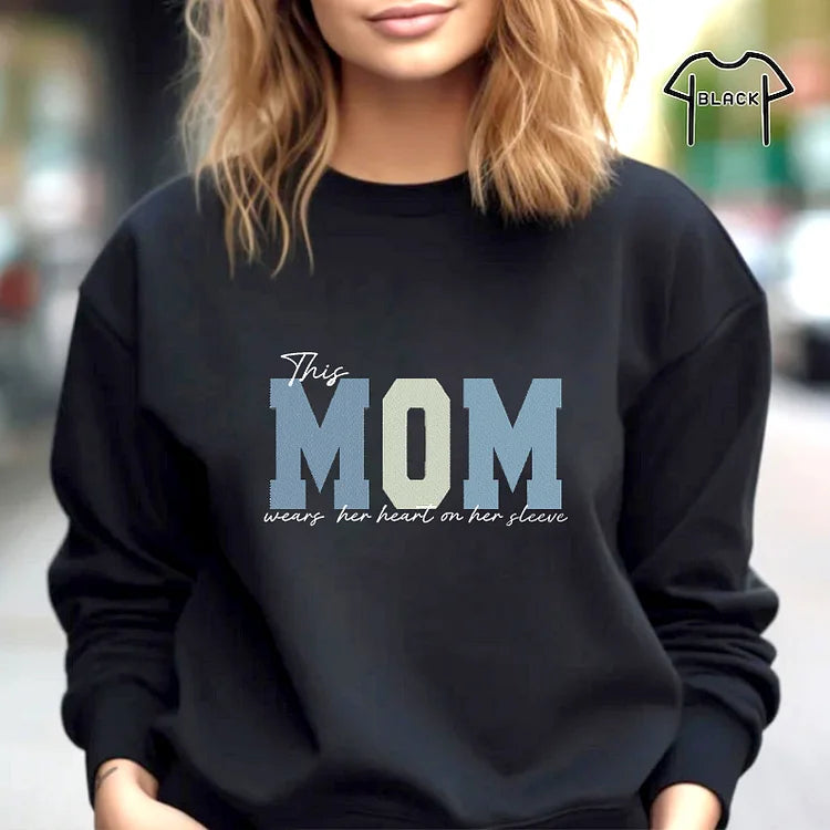 Personalisiertes, besticktes Sweatshirt „Herz auf der Brust“ – Muttertagsgeschenk für Mama & Oma