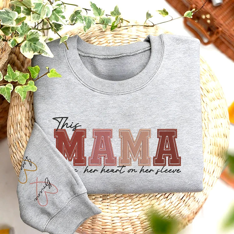 Personalisiertes, besticktes Sweatshirt „Herz auf der Brust“ – Muttertagsgeschenk für Mama & Oma
