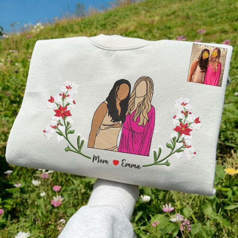 🌸Blühend mit Liebe – Individuell besticktes Geburtstagsblumen-Porträt vom Foto Sweatshirt Hoodie, Perfektes Geschenk für Mama, Papa, Paare & Familie
