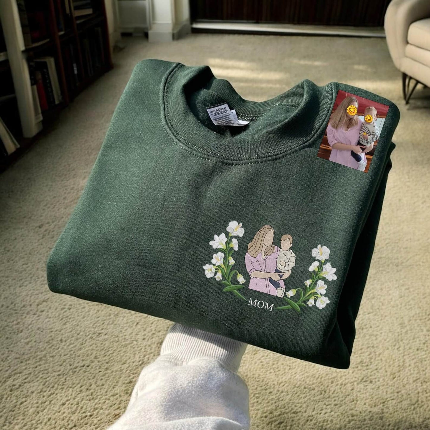 🌸Blühend mit Liebe – Individuell besticktes Geburtstagsblumen-Porträt vom Foto Sweatshirt Hoodie, Perfektes Geschenk für Mama, Papa, Paare & Familie