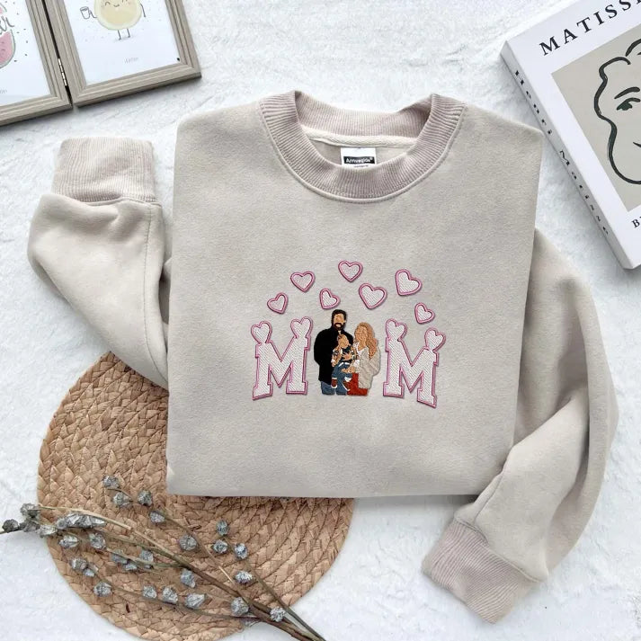 Besticktes Familienportrait-Shirt, personalisiertes besticktes Mama-Sweatshirt, Muttertagsgeschenk, individuelles Mama-Shirt, Geschenk für Ehefrau