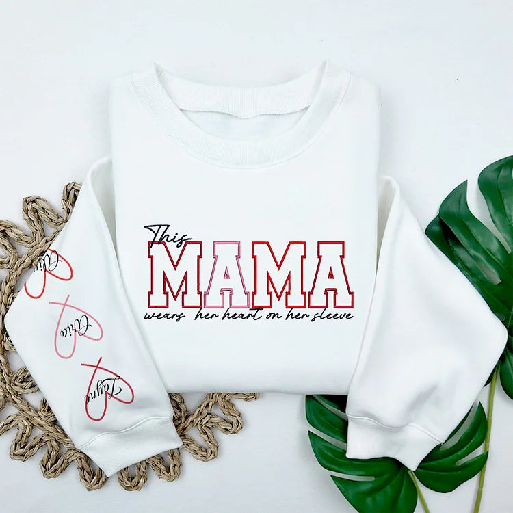 Personalisiertes, besticktes Sweatshirt „Herz auf der Brust“ – Muttertagsgeschenk für Mama & Oma