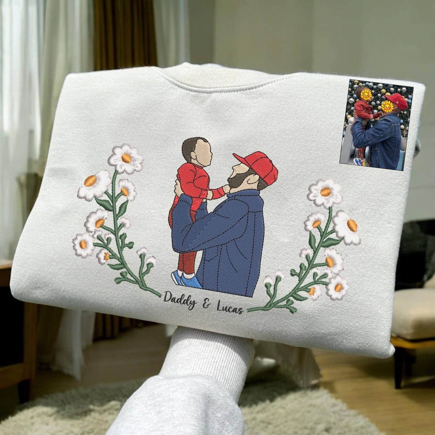 🌸Blühend mit Liebe – Individuell besticktes Geburtstagsblumen-Porträt vom Foto Sweatshirt Hoodie, Perfektes Geschenk für Mama, Papa, Paare & Familie