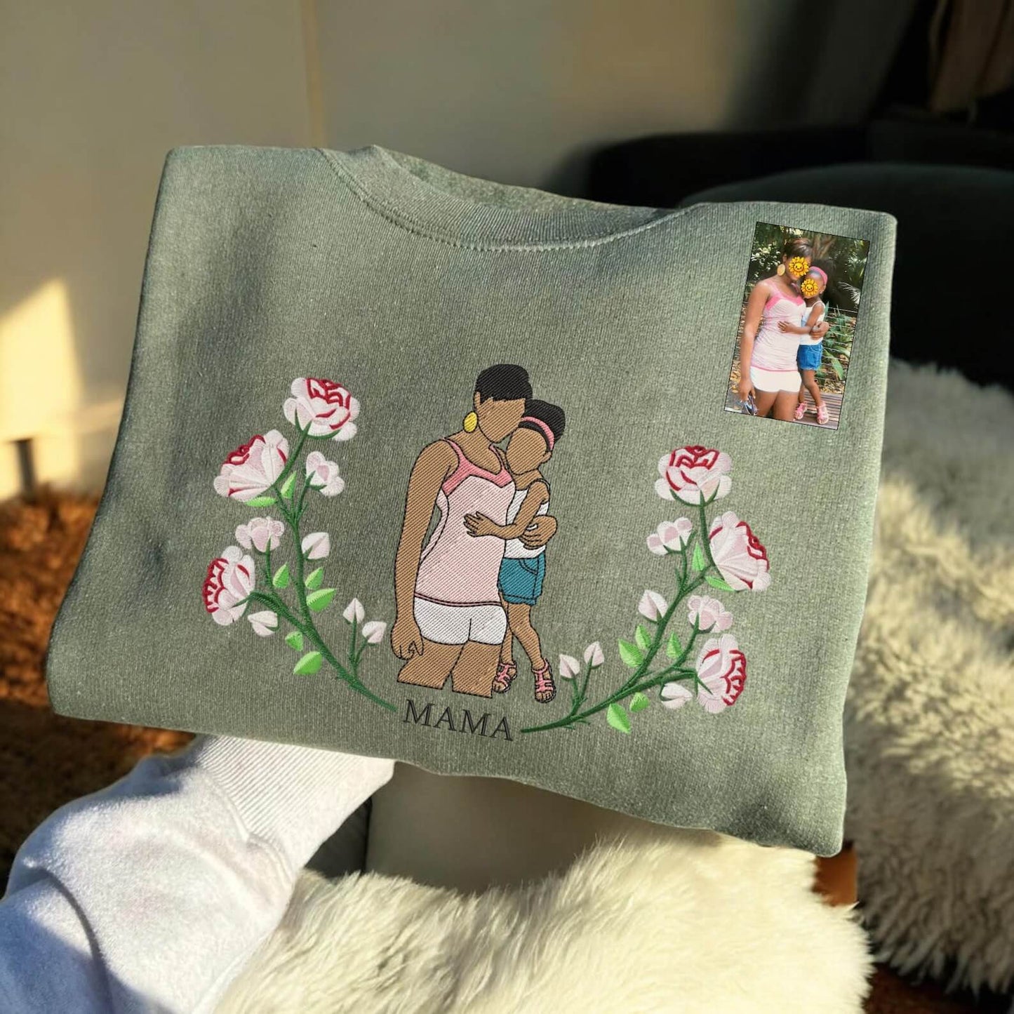 🌸Blühend mit Liebe – Individuell besticktes Geburtstagsblumen-Porträt vom Foto Sweatshirt Hoodie, Perfektes Geschenk für Mama, Papa, Paare & Familie